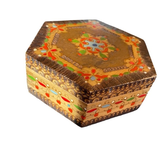 Polish Hand Crafted Vintage Painted Wood Burning Octogan Hinged Wood Box 1970’s - Picture 2 of 9